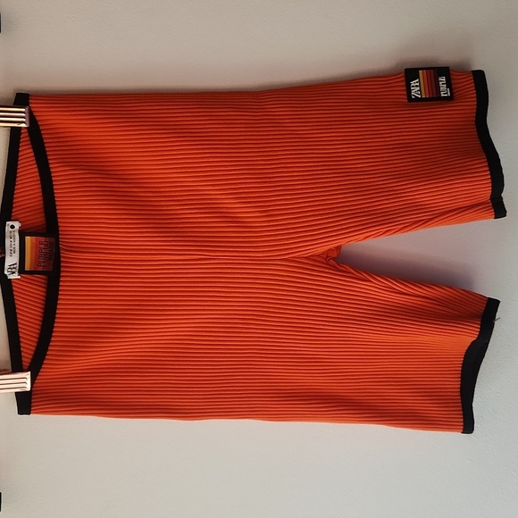 ZARA X PURPLE MAGAZINE Ladies Orange Ribbed Stretchy Biker Shorts, Size M - Picture 1 of 8